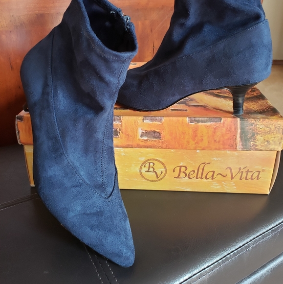 Bella Vita Stephanie II Ankle Kitten Heel Booties - Picture 2 of 7